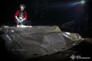 Унаслідок ракетного удару загинуло дві працівниці підприємства в Миколаєві віком 54 і 56 років, розповіли у ДСНС