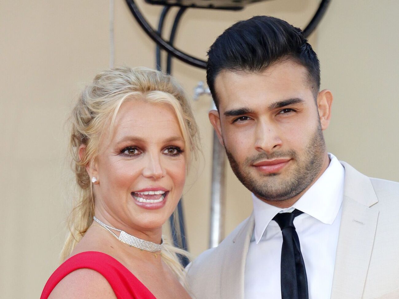 Асгари заявил, что благодарен за то, что в его жизни был брак с певицей