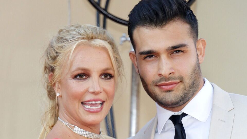 Асгари заявил, что благодарен за то, что в его жизни был брак с певицей