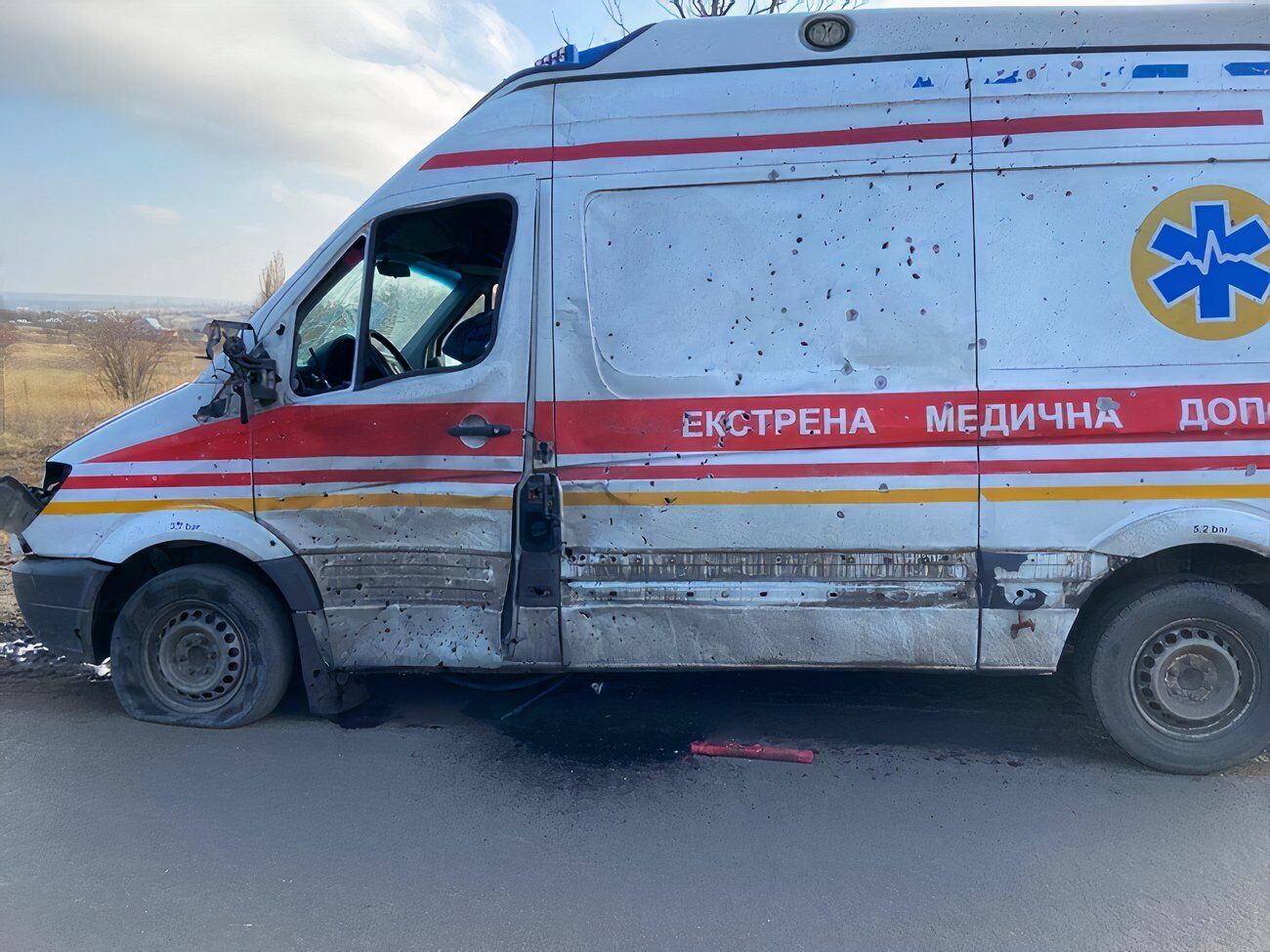 По словам Синегубова, пострадали три медработника