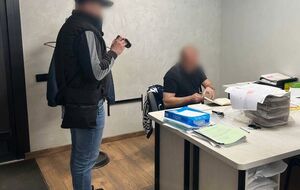 В сообщении говорится, что подозрения получили также и его сообщники