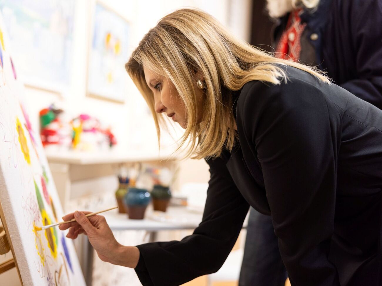 По словам Анатолия Анатолича, Зеленской приходится сдерживать себя, когда хочется пошутить