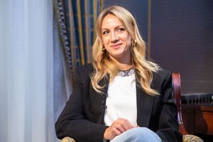 Нікітюк пожартувала, що за неї в ресторані платила Різатдінова