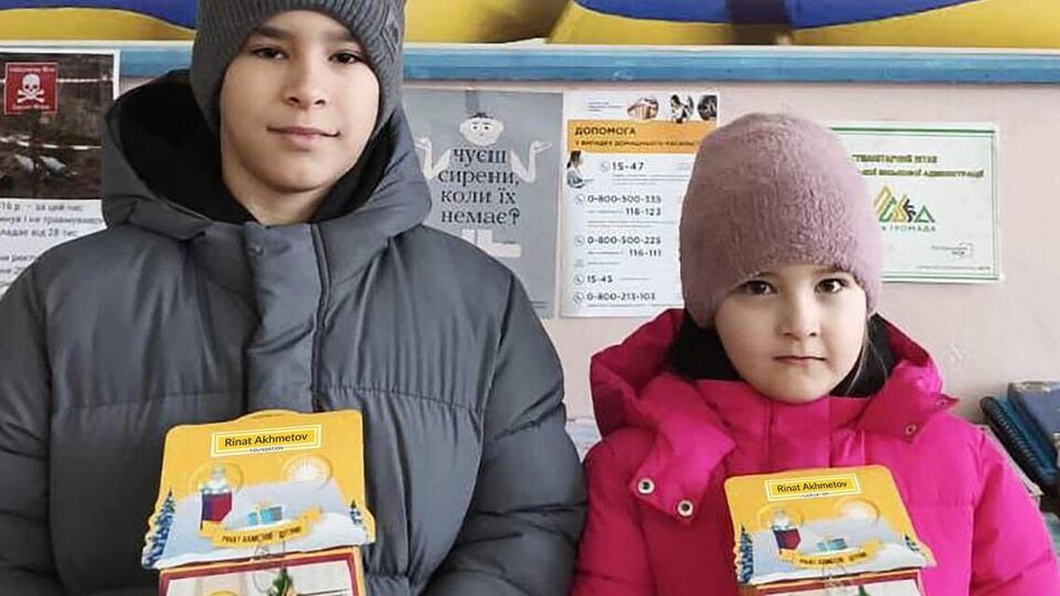 Діти з Гірської громади отримали від Фонду Ріната Ахметова подарунки до Нового року