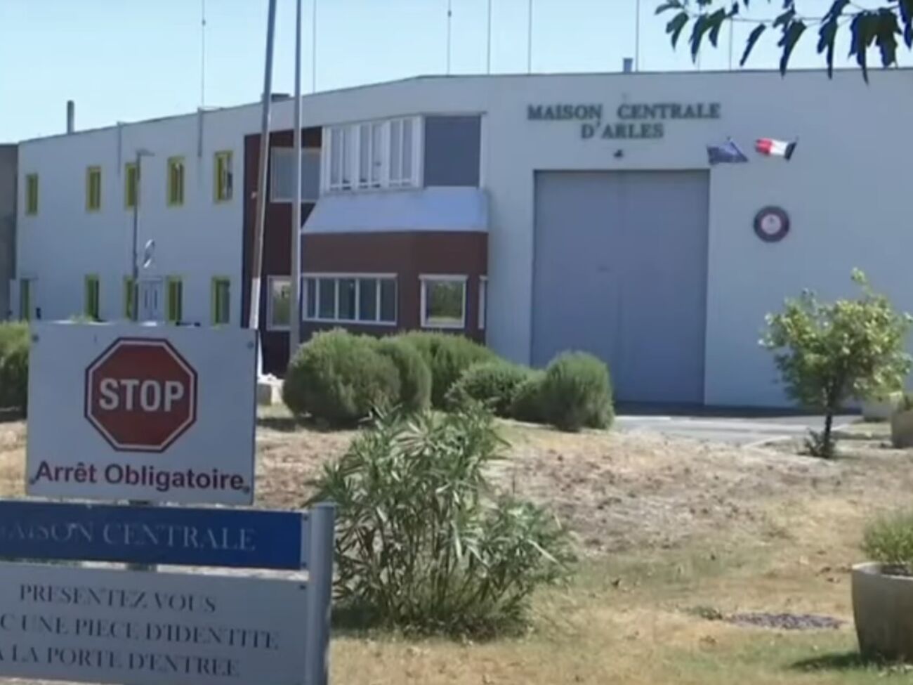 СМИ пишут, что заключенный хочет перевода в другую тюрьму