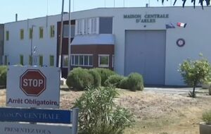 СМИ пишут, что заключенный хочет перевода в другую тюрьму