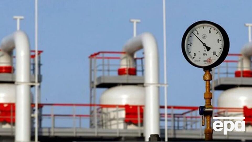 Разговоры о возобновлении поставок российского газа по трубопроводам разозлили брюссельских чиновников и дипломатов с некоторых восточноевропейских стран, пишет FT