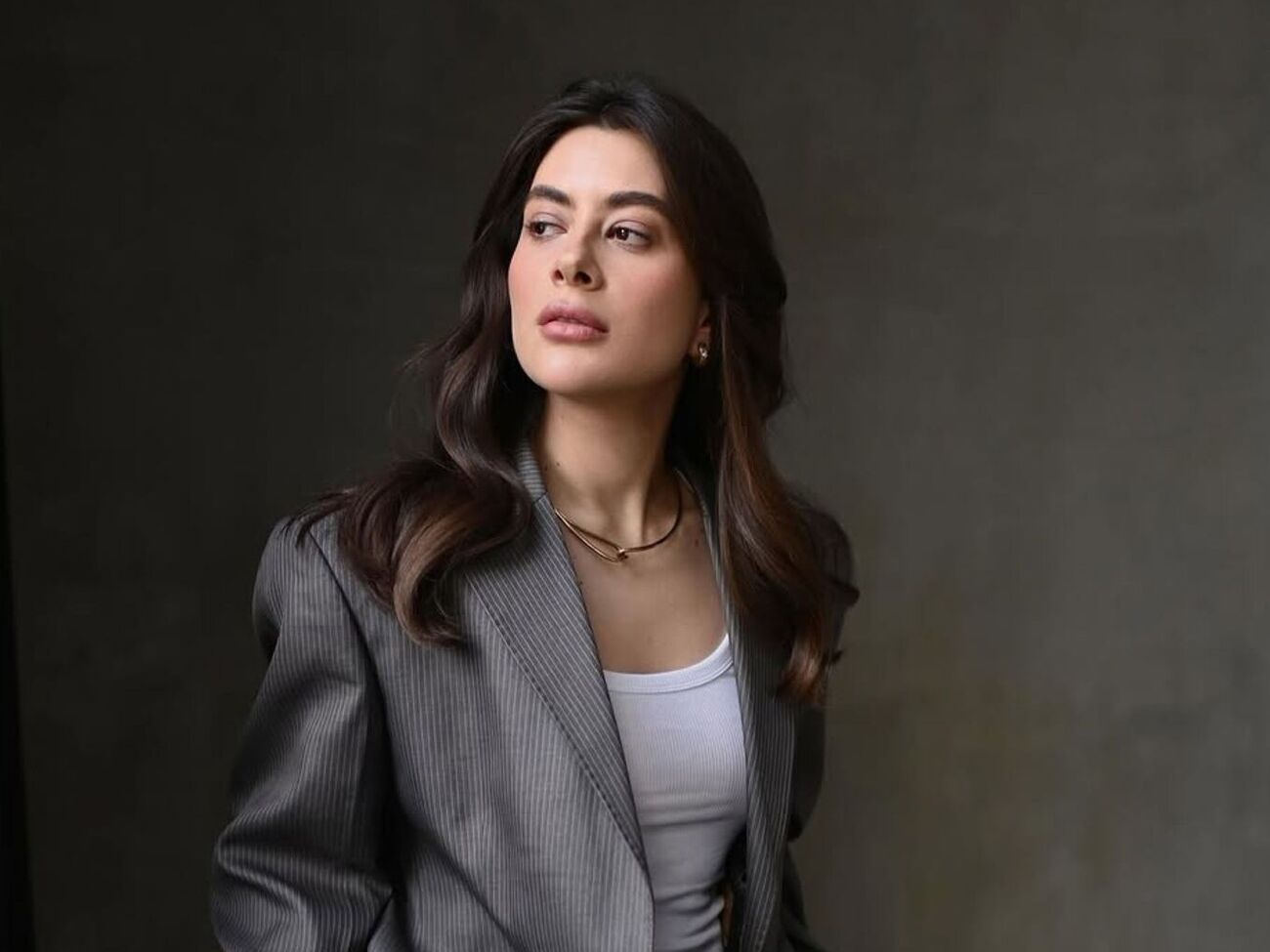 Эсхакзай родилась в 1992 году в Киеве в семье афганца и украинки