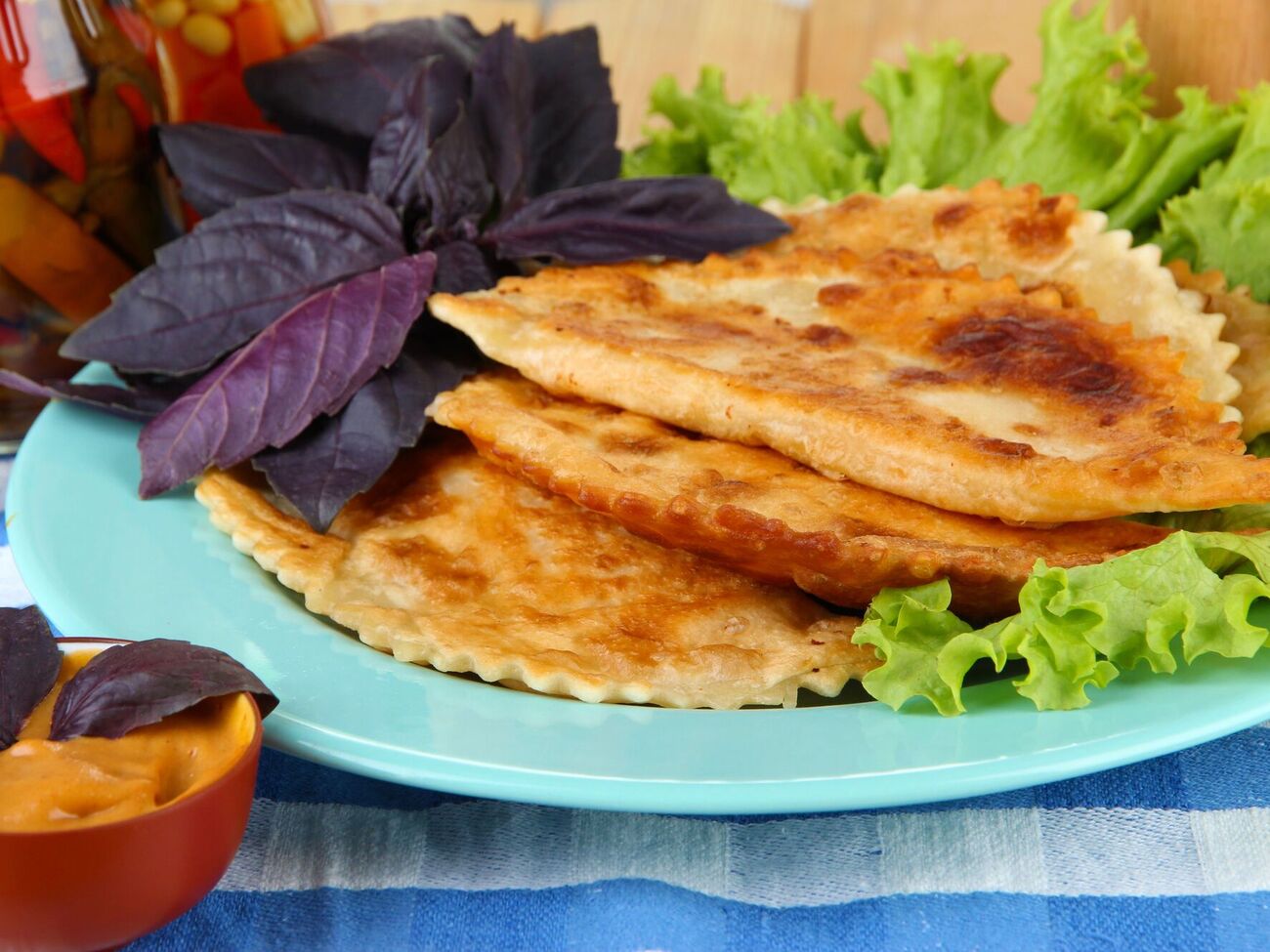 Рецепт рассчитан на 12 чебуреков