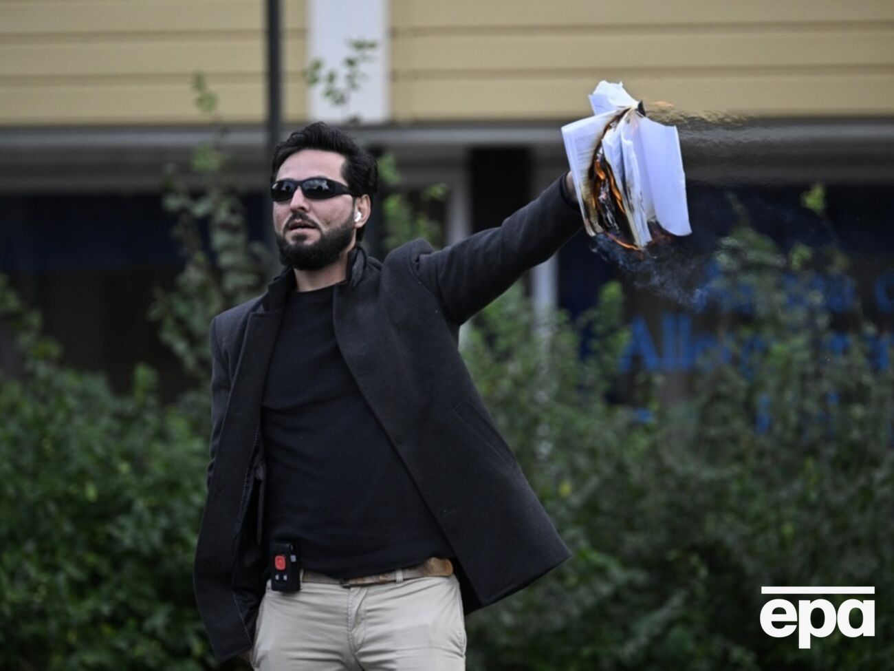 28 июня 2023 года Момика публично сжег Коран в шведской столице