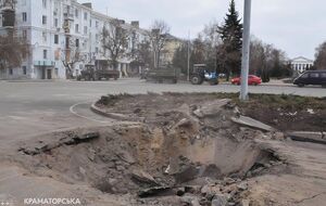 Гончаренко зазначив, що на місці влучання працюють комунальні служби