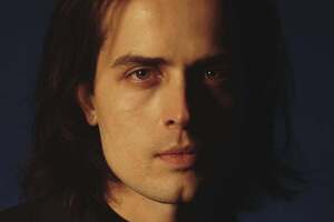 Онук Ротару втік з України