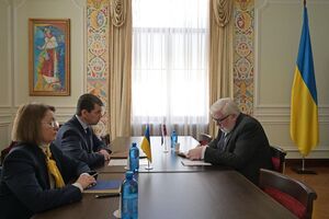 Замглавы МИД Украины Мищенко выразил Виздалу глубокое разочарование тем, что Фицо "выступает рупором Кремля", отметили в украинском ведомстве