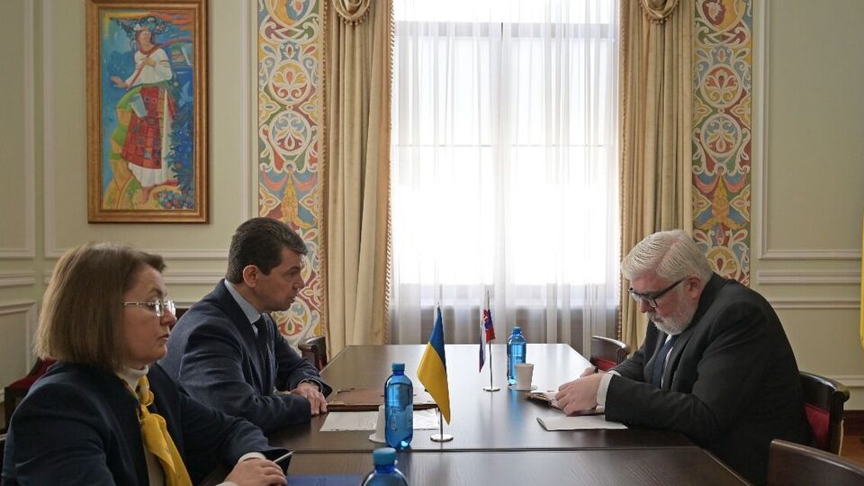 Заступник глави МЗС України Міщенко висловив Віздалу глибоке розчарування тим, що Фіцо "виступає рупором Кремля", зазначили в українському відомстві