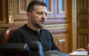 Зеленский (на фото) обсудил с Ауном усиление двустороннего сотрудничества между Украиной и Ливаном