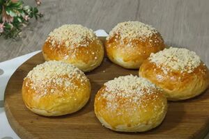 Выпекайте булочки 20 минут при 180 °C