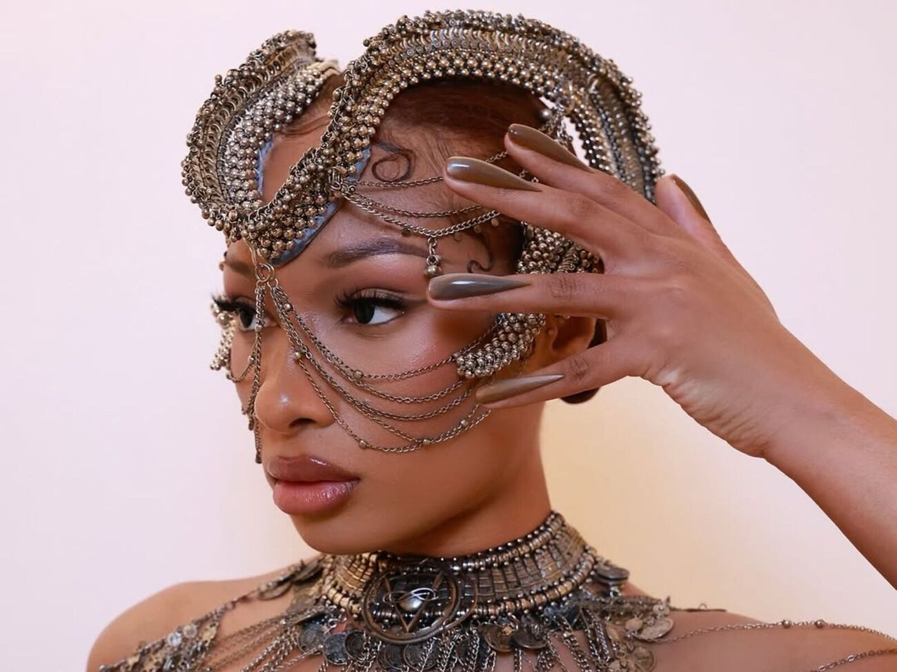 За словами артистки, спочатку вона не зрозуміла задуму майстрині, але побачивши результат на нігтях, оцінила його