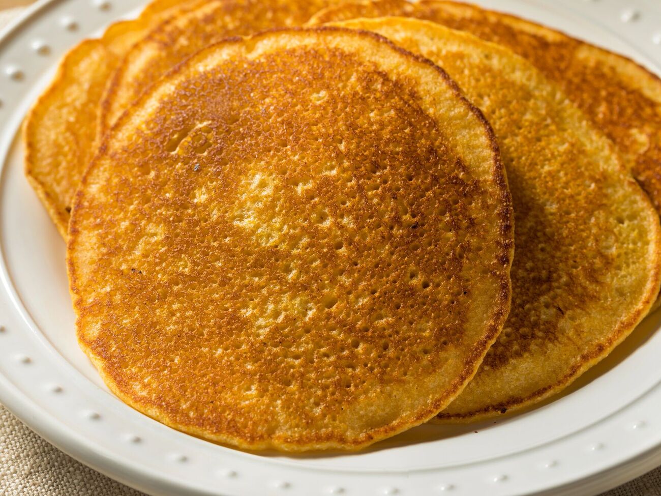 Кукурузные блины сочетают с солеными начинками