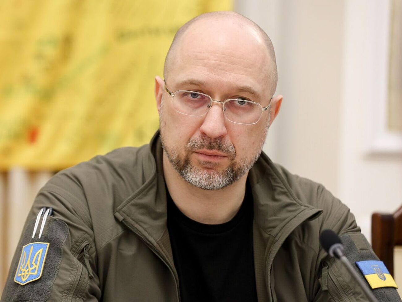 Речь идет об общинах в 100-километровой зоне от линии боевого столкновения, сообщил премьер-министр Украины Денис Шмыгаль