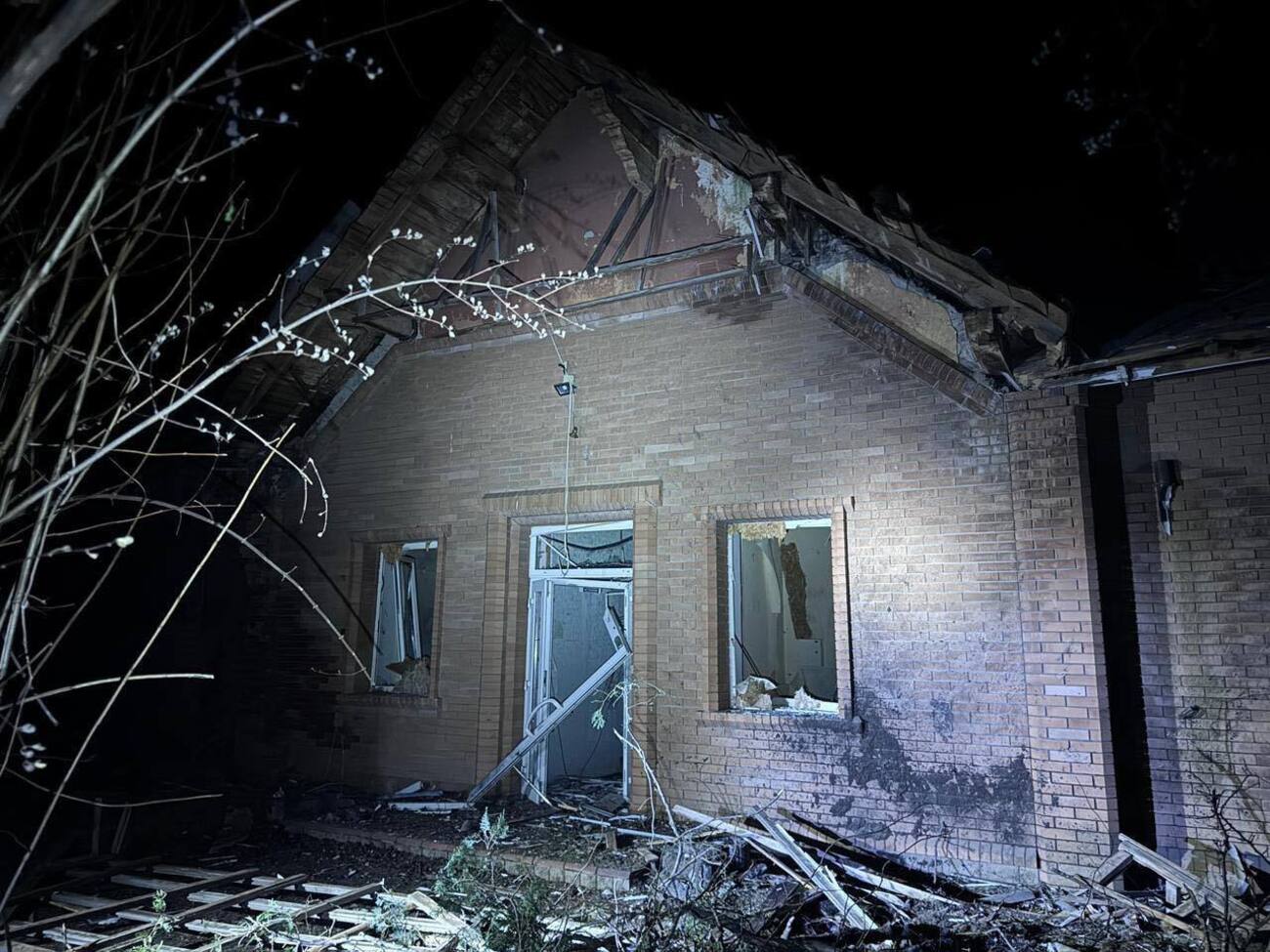 Обстріл приміщення гуманітарної організації є грубим порушенням міжнародного гуманітарного права, зазначили в Українському Червоному Хресті