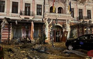 Зеленский отметил, что РФ абсолютно сознательно била по историческому центру города