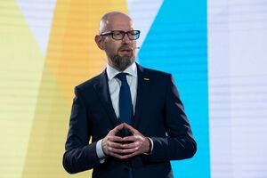 Яценюк назвав неприйнятною поведінку Фіцо