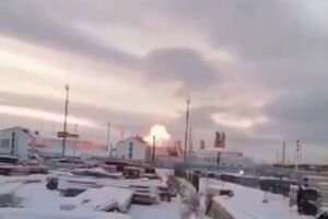 Момент атаки БПЛА на торговый порт Усть-Луга в РФ попал на видео