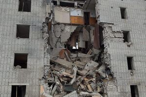 Россияне сбросили авиабомбу на жилую многоэтажку, отметили в Сумской ОВА