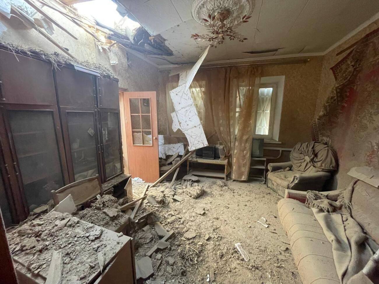 4 января оккупанты "с десяток раз" атаковали Никопольский район из тяжелой артиллерии, также применили дроны-камикадзе, рассказали в ОВА