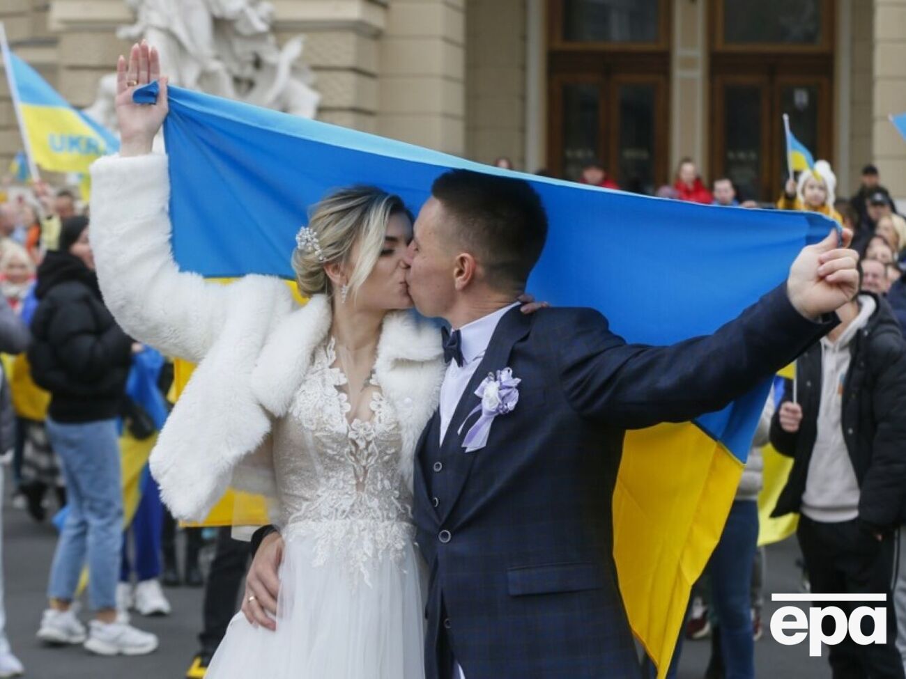 Возобновлена возможность регистрировать браки, рождение ребенка, смену имени и смерть