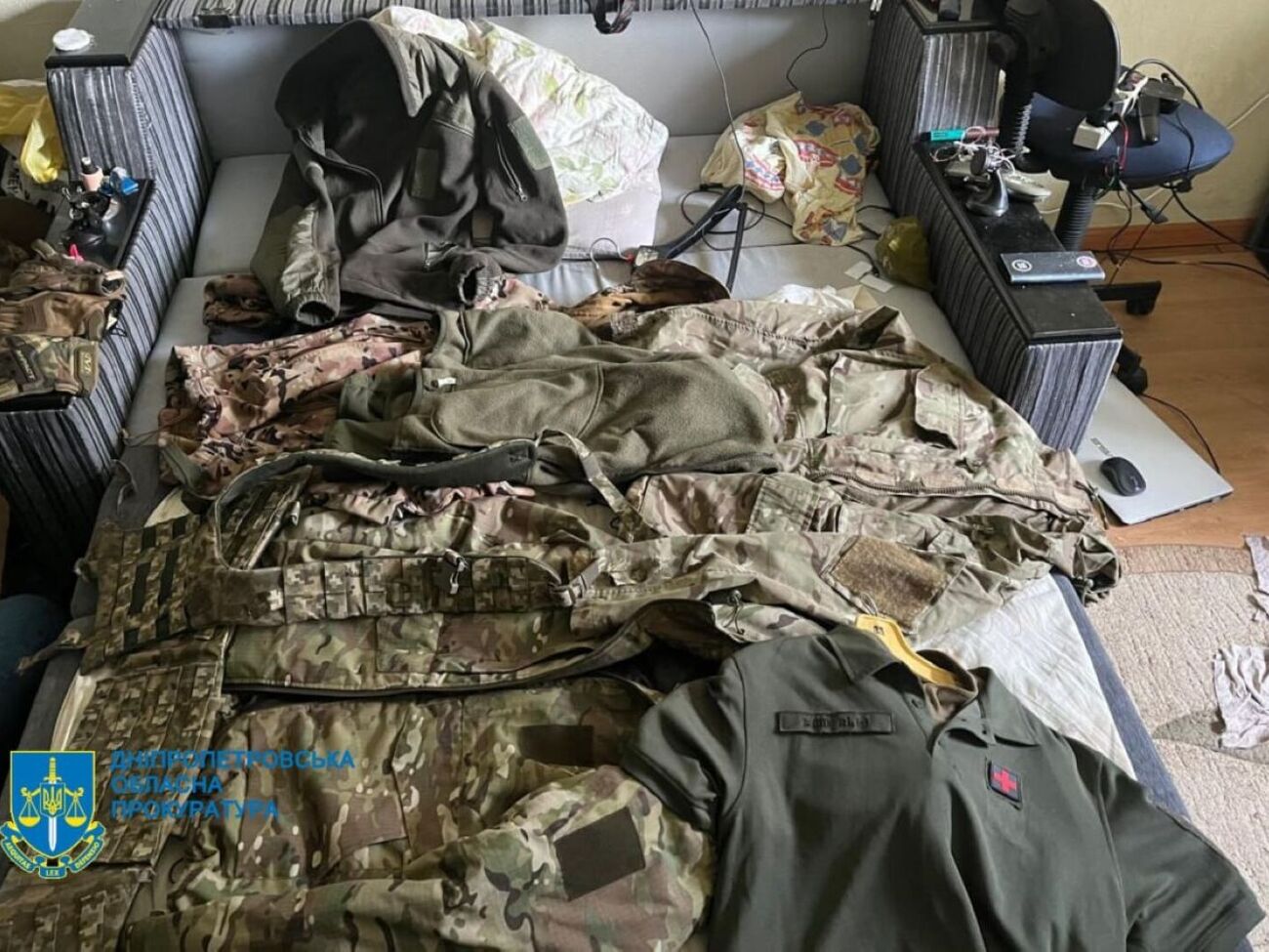 Фигуранты, вероятно, похищали на территории морга SIM-карты и мобильные телефоны, после чего могли снимать средства и брать на имена погибших кредиты