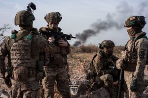 По словам украинских военных, имена которых издание не указывает, в армии до сих пор не хватает мобилизованных