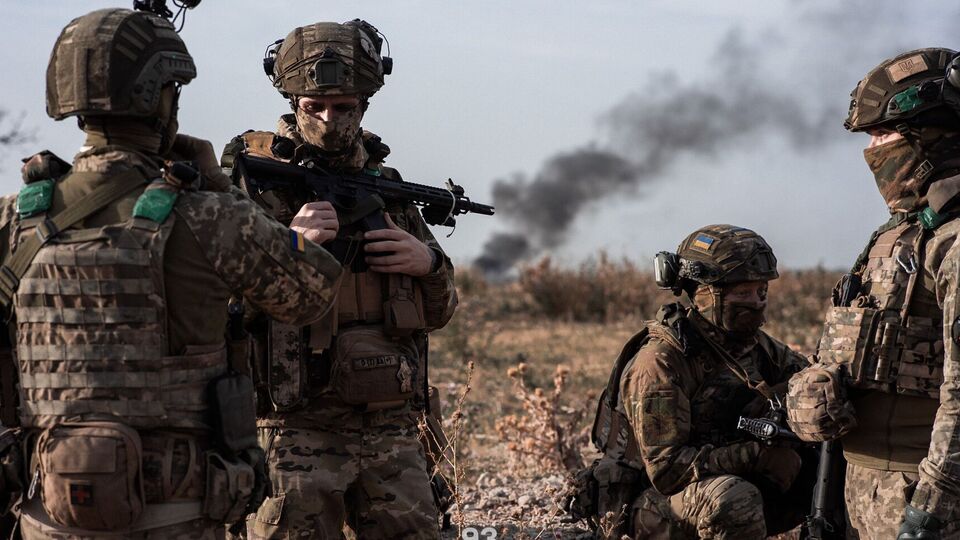 За словами українських військових, імен яких видання не вказує, у війську досі бракує мобілізованих