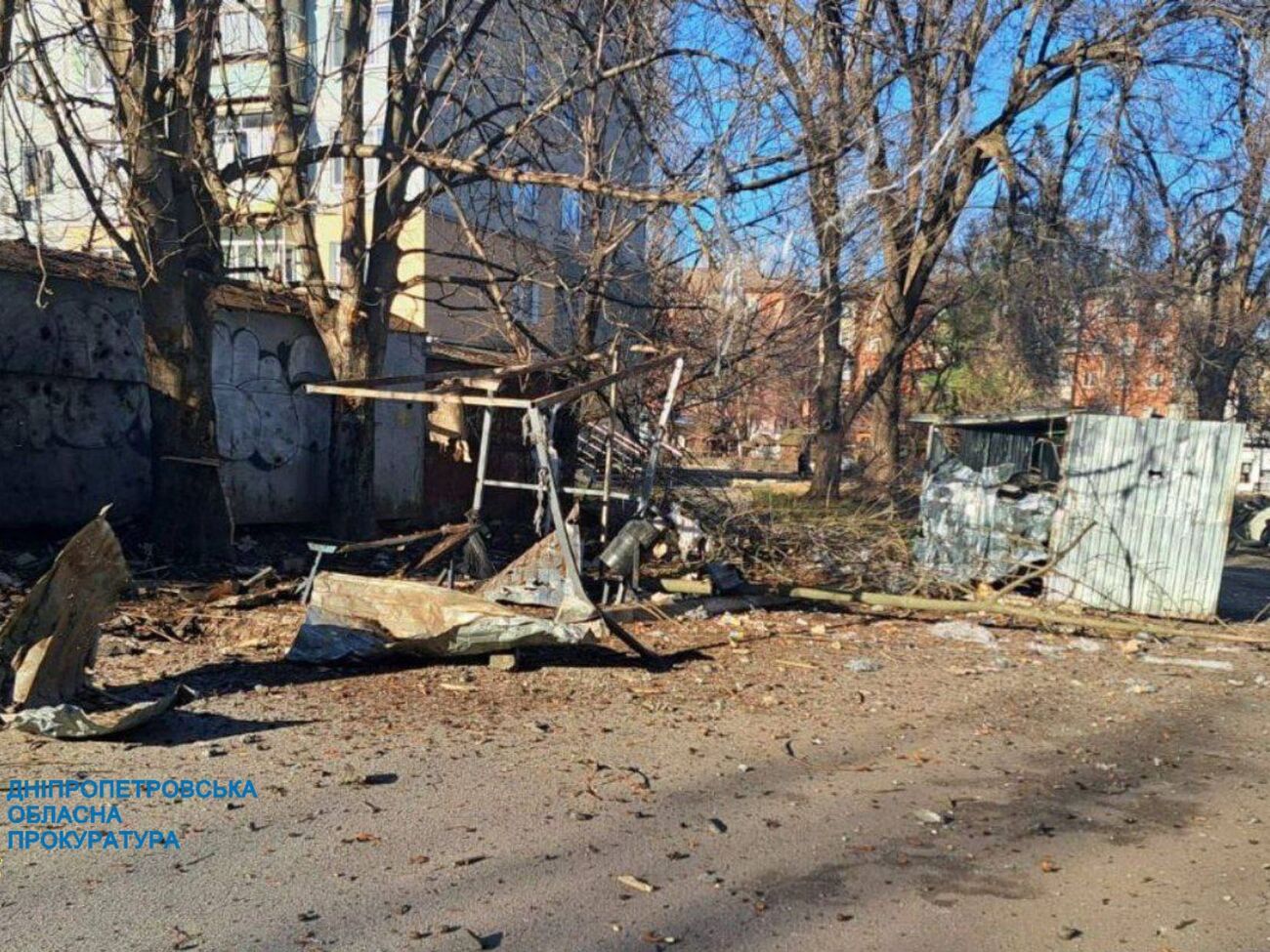 В результате артобстрела повреждены частные дома и многоэтажки