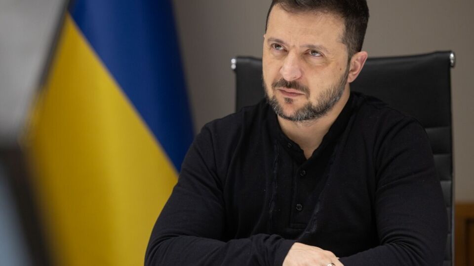 В Україні "всі розуміють", що неможливо провести вибори, поки не закінчиться війна, або "потрібно змінювати законодавство", зазначив Зеленський
