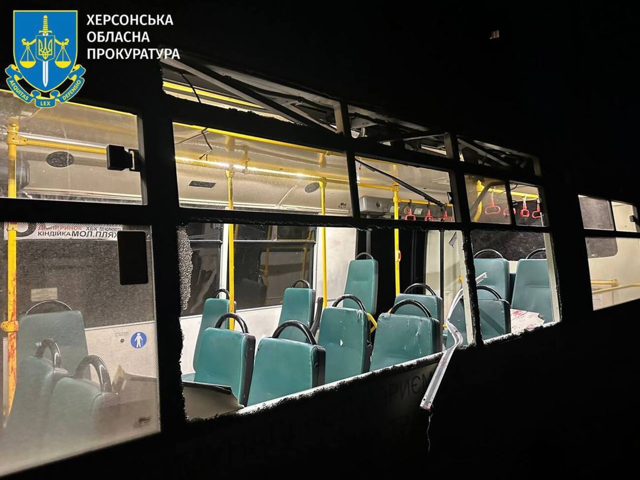 Окупанти 6 січня скинули вибухівку з БПЛА на автобус у Херсоні