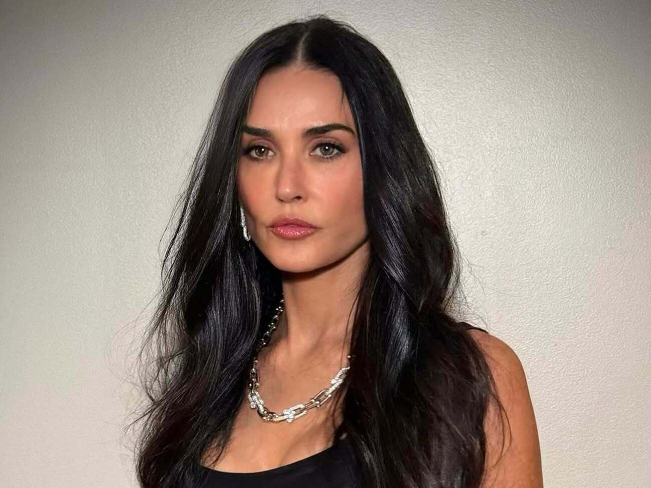 Деми Мур получила статуэтку за роль в ленте "Субстанция"