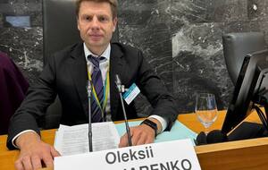 Гончаренко рассказал, что представители турецкого телеканала просили его сменить футболку с надписью о Путине, но он отказался