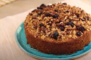 Для приготовления пирога понадобятся яблоки и овсяные хлопья