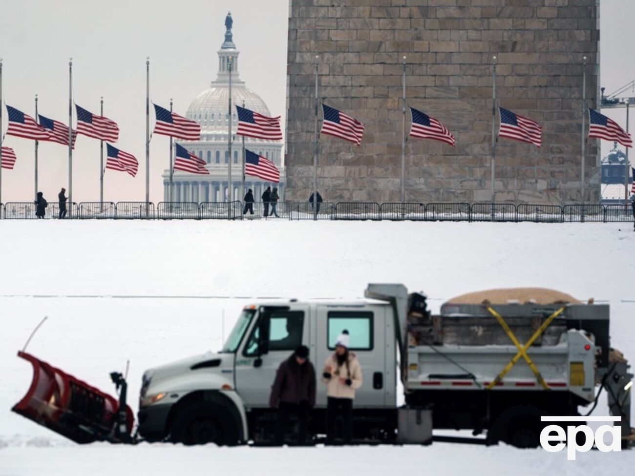 Накануне Центр прогнозирования погоды NOAA предупреждал, что снегопад может стать сильнейшим за последние 10 лет