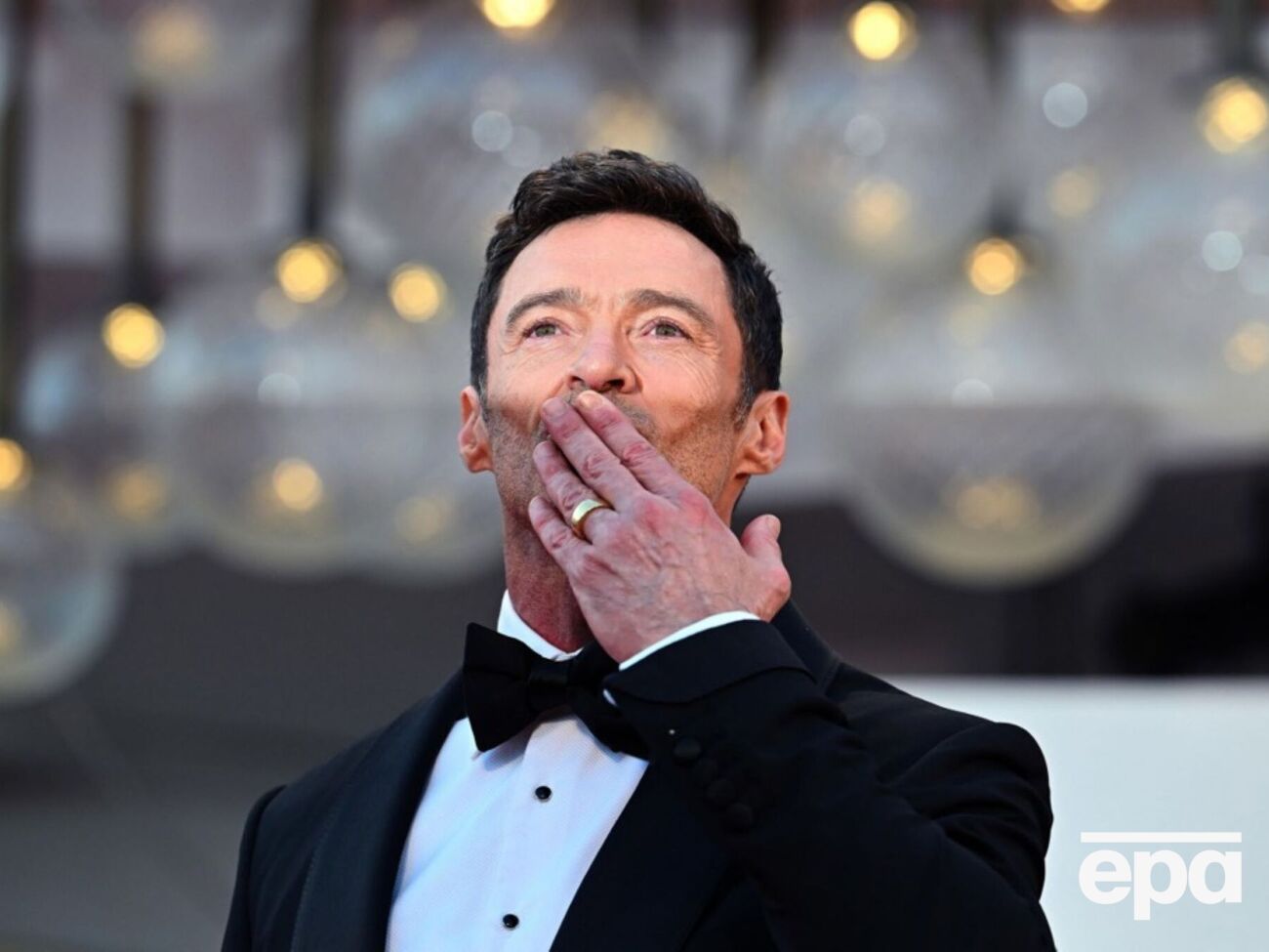 Джекман осенью 2023 года расстался с женой, прожив в браке почти 30 лет