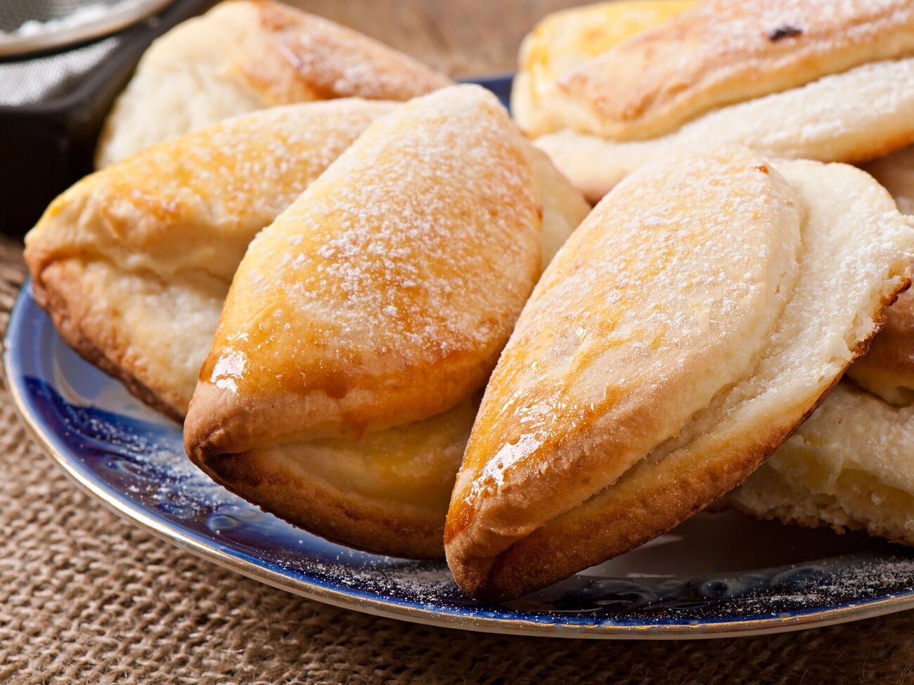 В сочниках нежная, воздушная начинка