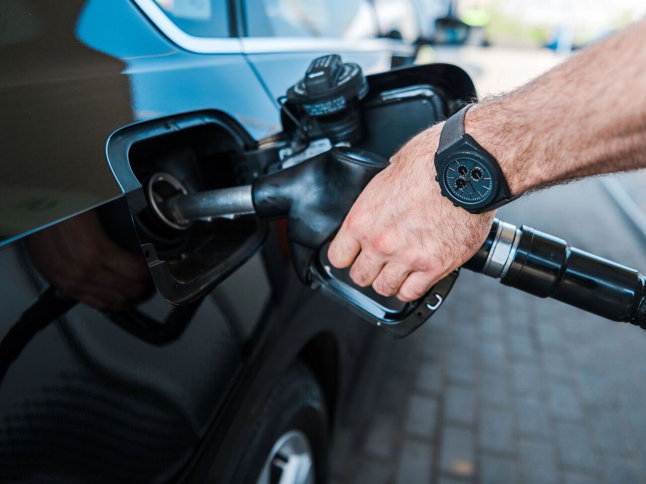 Сазонов зазначив, що під ударом опинилися мережі АЗС, які продають пальне за цінами, нижчими ніж у конкурентів