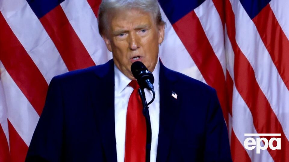 Трамп зазначив, що і РФ, і Україна втрачають багато молодих людей, а війна "ніколи не мала розпочатися"