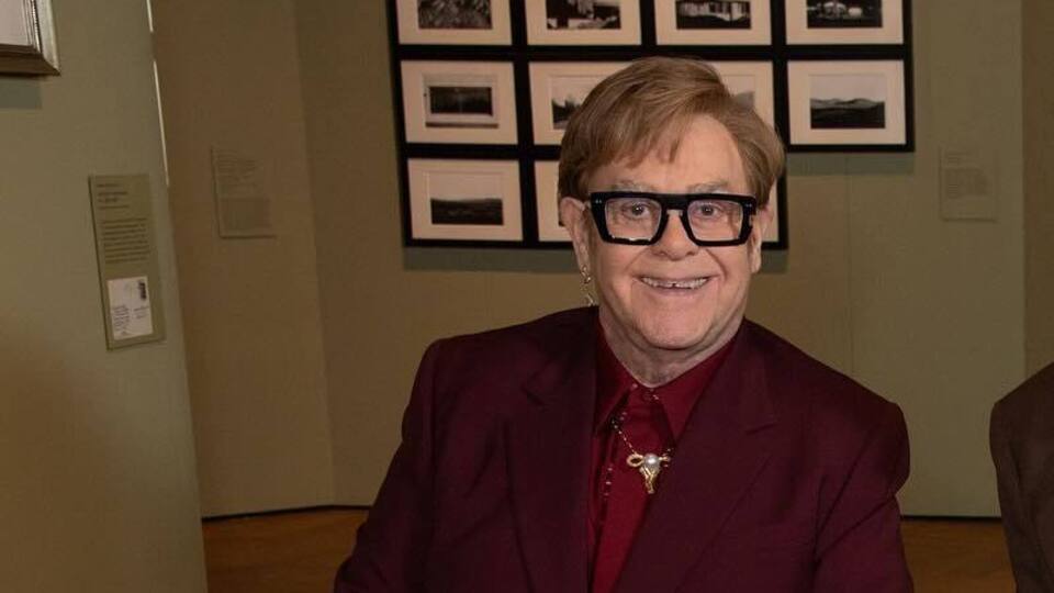 Элтон Джон 4 сентября сообщил, что частично потерял зрение