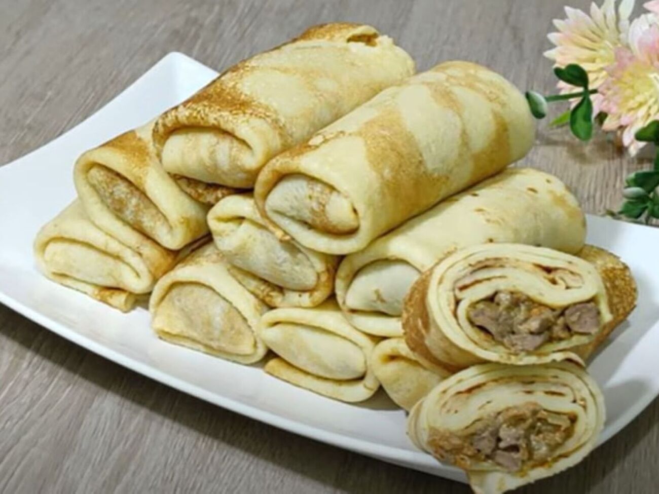 По словам блогера, куриная печень идеально сочетается с блинным тестом