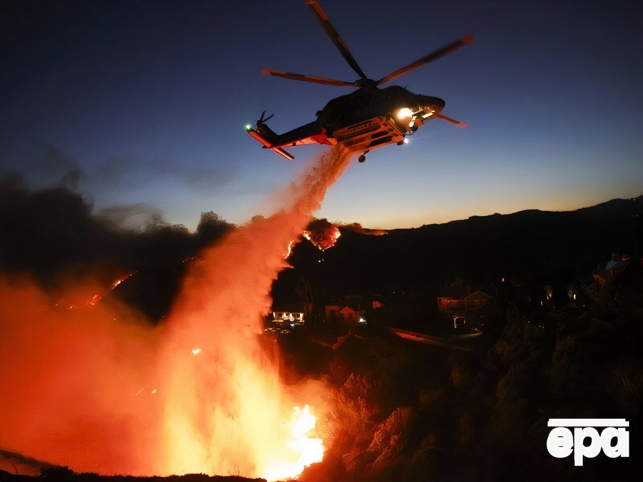 В тихоокеанском районе Палисейдс огнем уничтожено не менее 510 га территории