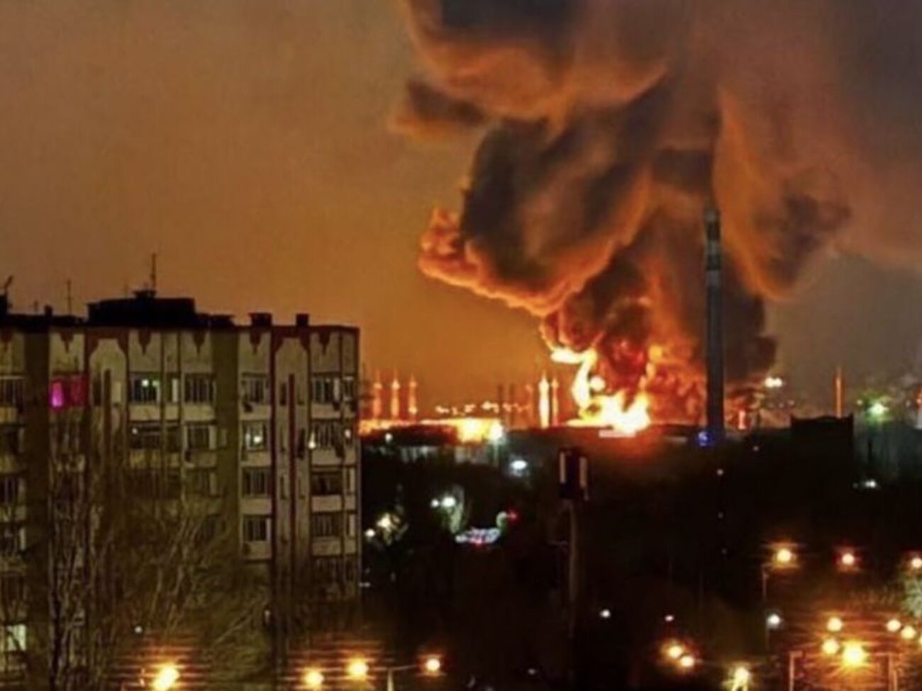 Українські дрони поцілили по сховищу авіапалива