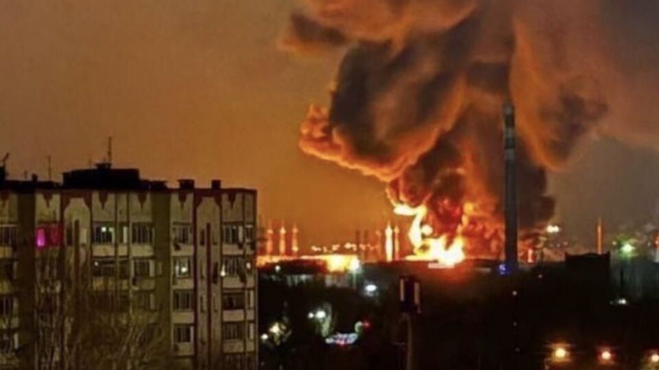 Українські дрони поцілили по сховищу авіапалива