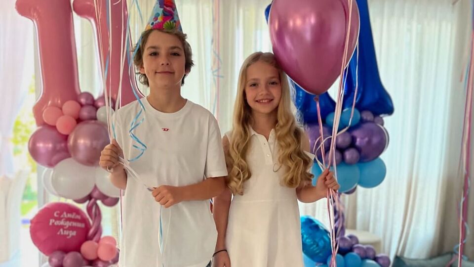 Лиза и Гарри – двойняшки, которых 18 сентября 2013 года родила суррогатная мать